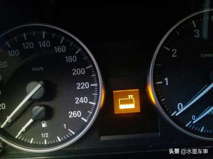 防冻液少了是换还是直接添加水,发现车防冻液少了怎么办