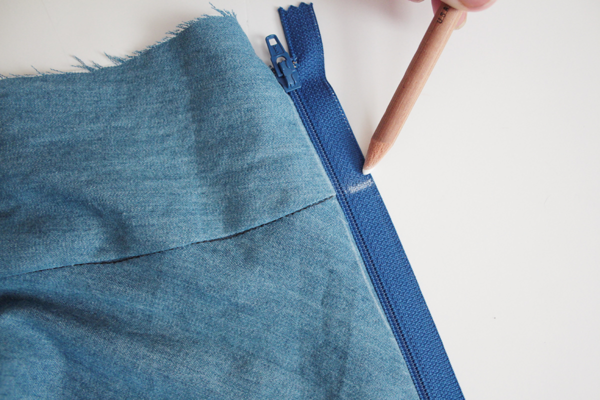 怎么把裙子后面的拉链改成绑带,裙子侧边怎么装拉链最简单方法