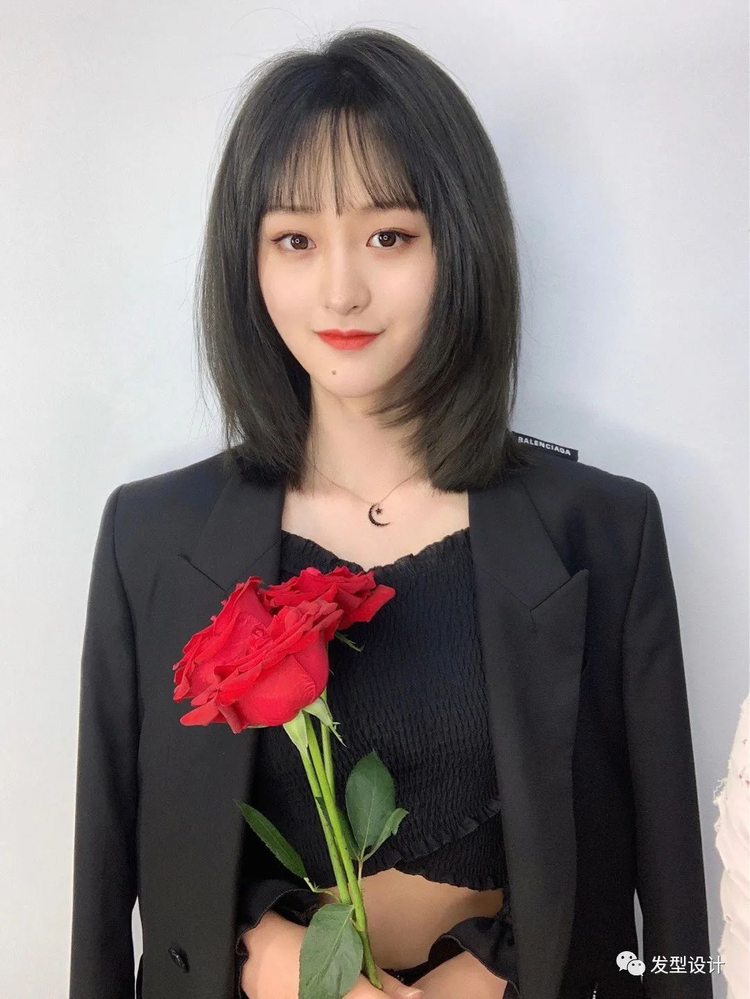 发型女2020流行发型中长发木马卷,直发型女2020流行发型中长发减龄