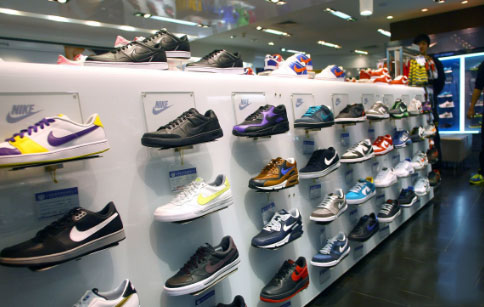 专卖店的鞋子都是正品吗,为什么品牌的鞋子网上比专柜便宜