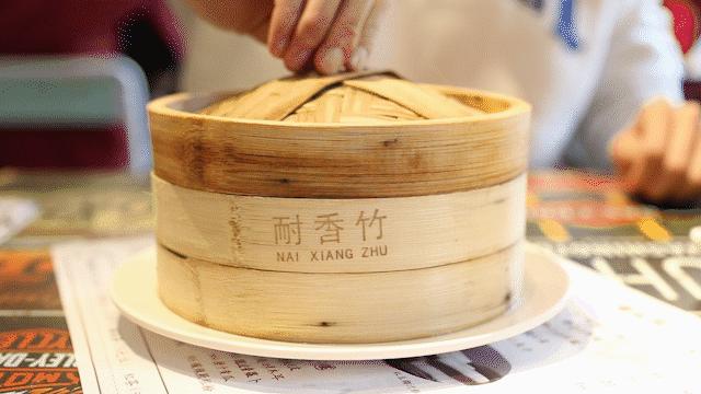 9元一个乌龟包，80+种港式茶点，这家超会卖萌的茶餐厅进门就送你