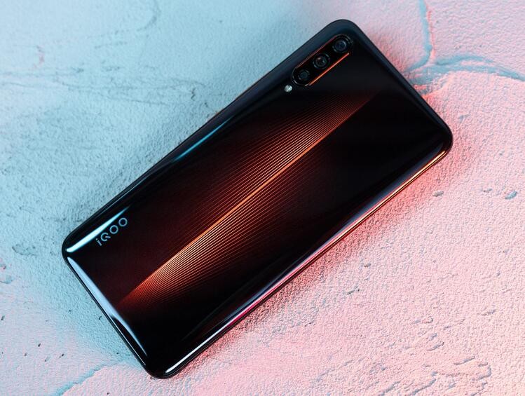 三月手机圈大爆炸，旗舰、钢炮、神器纷纷出炉！