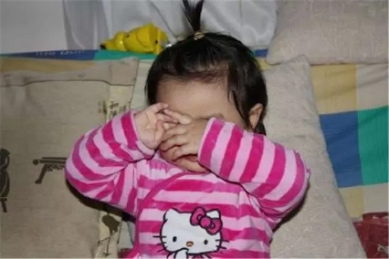 小孩石灰进眼睛,小孩把石灰弄到眼睛里了怎么办