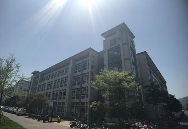 「大学对对碰」江南大学VS中国矿业大学，分别有何特点，如何选择