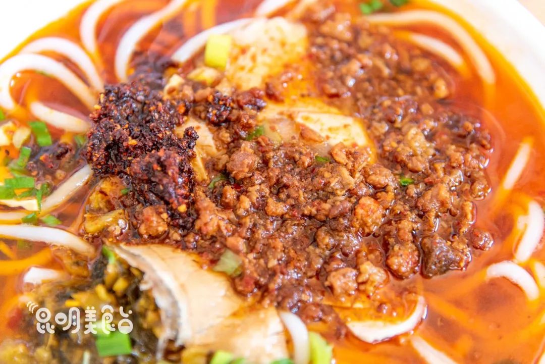 昆明330天都在排队的卤面馆，不收钱收饭票，只卖到下午2点