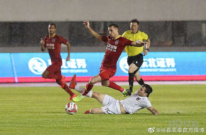 长春亚泰15号球员迪力依米提,新疆足球少年迪力