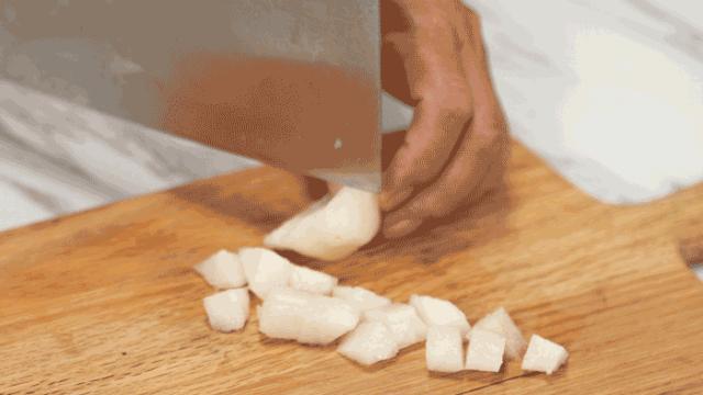 炎炎夏日不如做份甜品消消暑吧,夏日消暑甜品美味的红糖冰粉