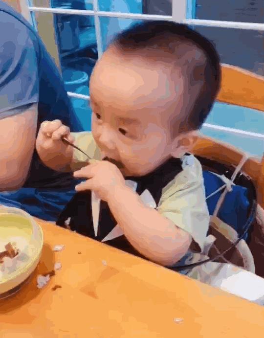 孩子突然能吃饭是什么原因,宝宝最近不吃饭怎么回事啊