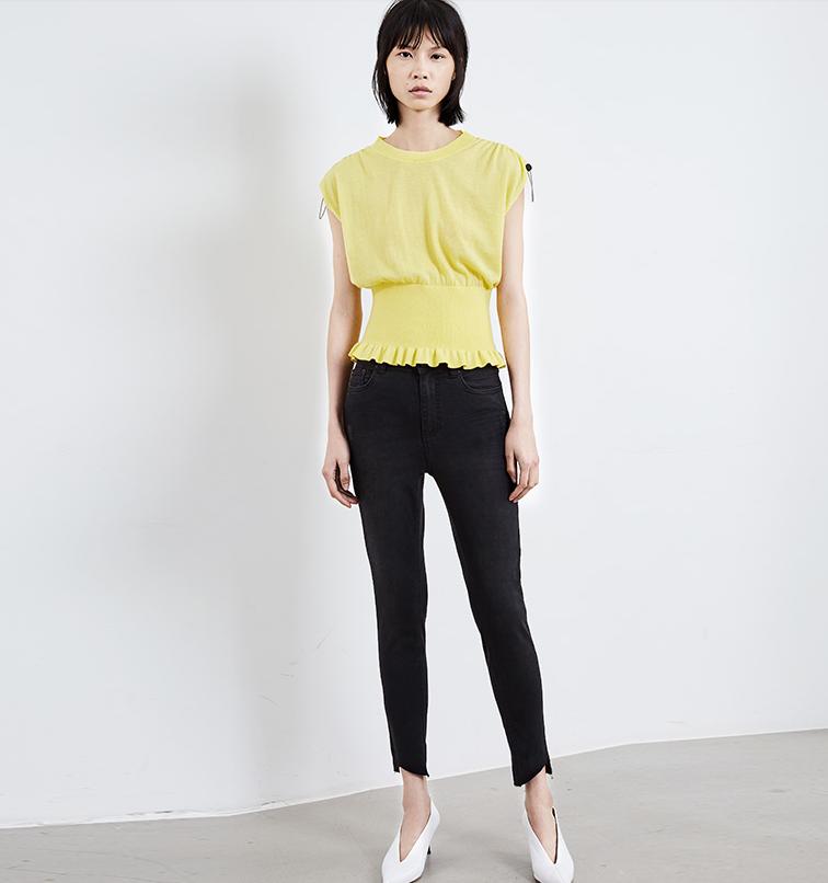 拥有纤细腿型，上宽下窄突出优势