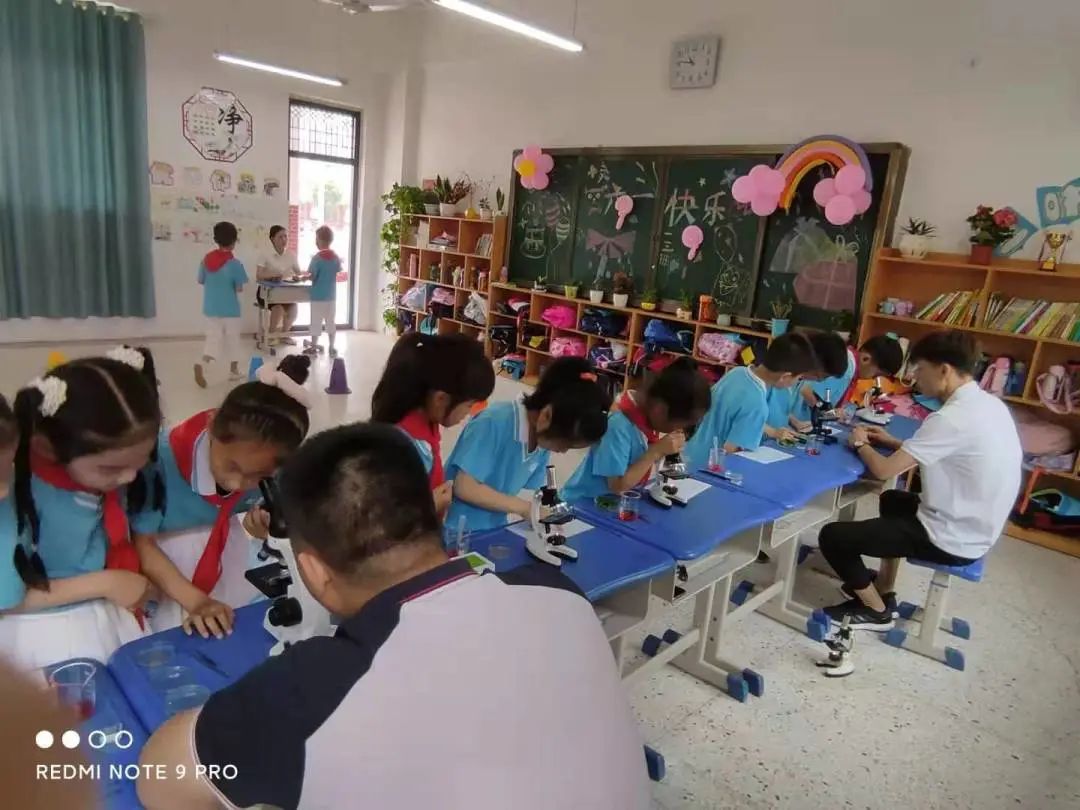 洛龙区第一实验小学学府校区“童心向*党**，梦想起航”游艺节活动