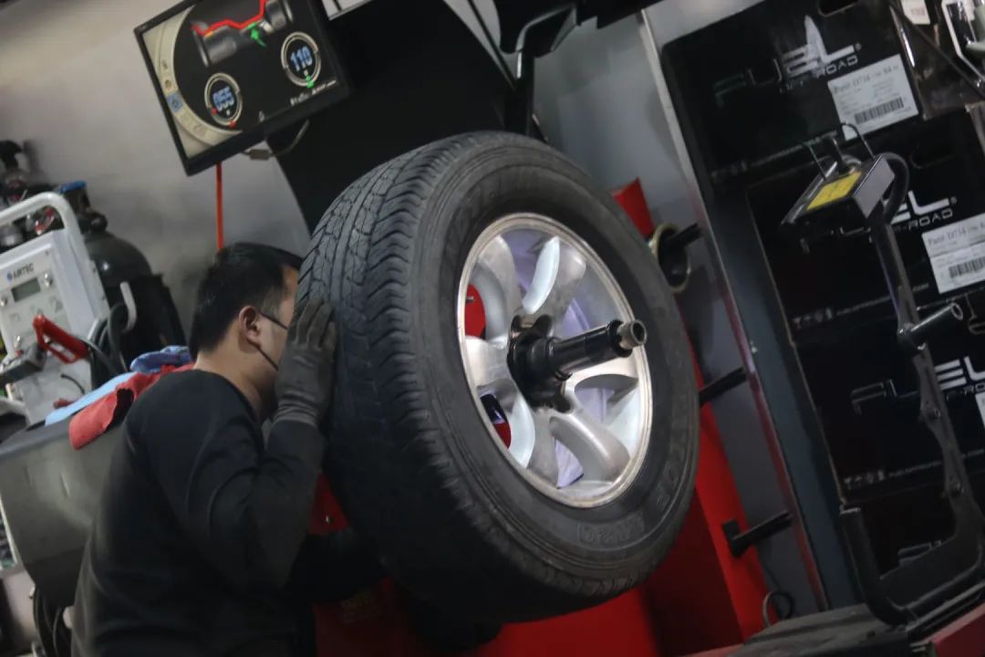 经典老车丰田lc90翻新复活,老款普拉多120翻新