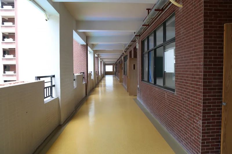 华立中英文学校是不是贵族学校,华立中英文学校升学