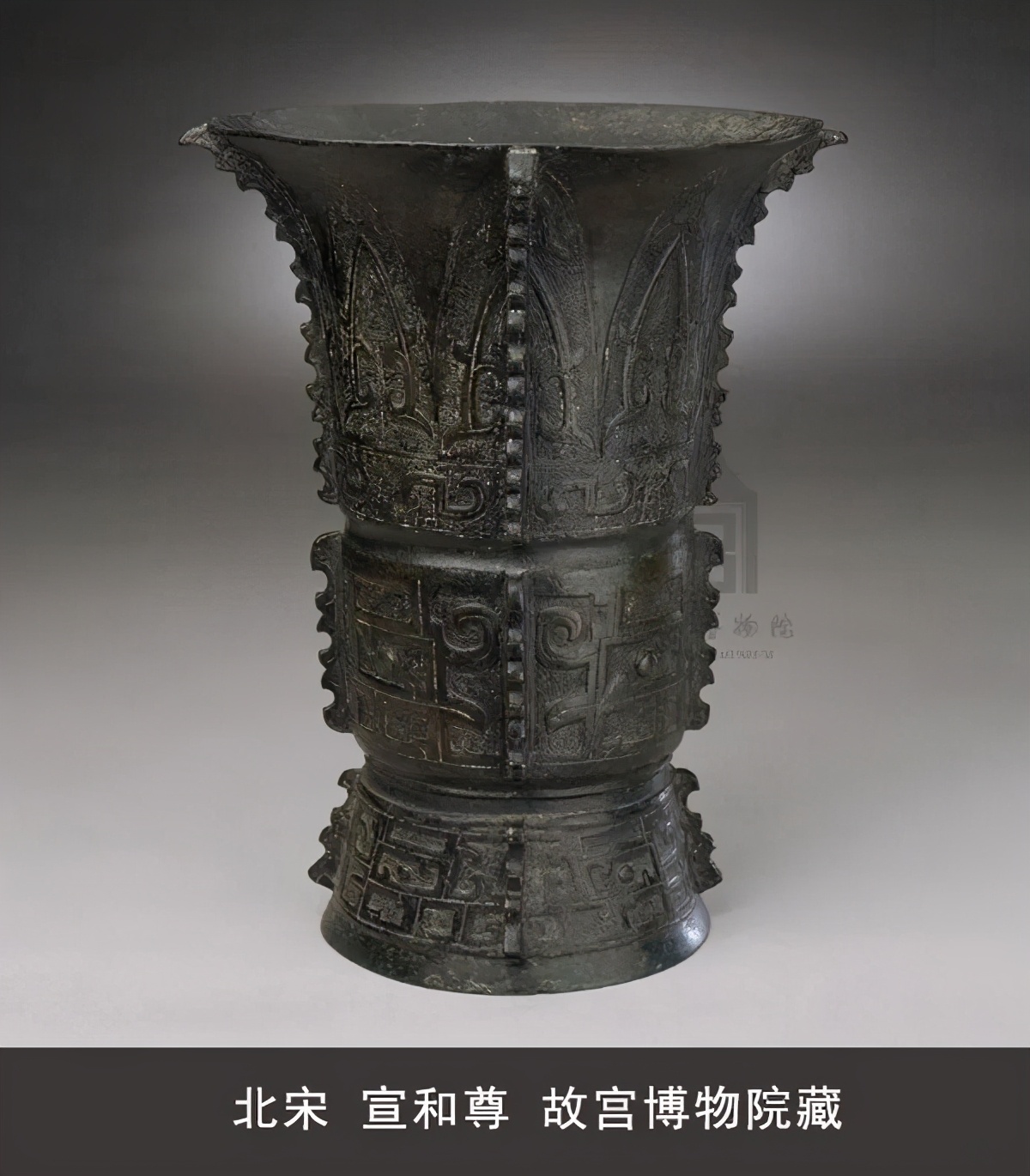 外国人的脑洞有多大？错把便盆当古董瓷器喝酒，像极了当年的酒具