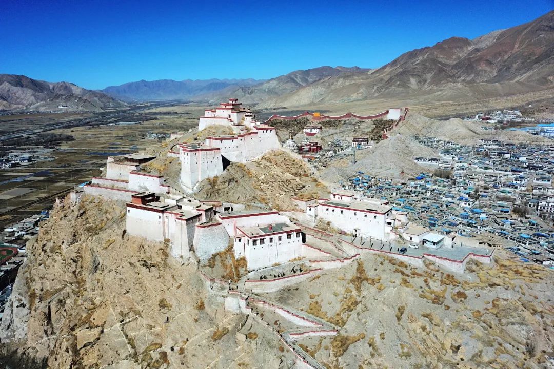 西藏抗英战争纪念碑实拍,抗英战争中的英雄之城