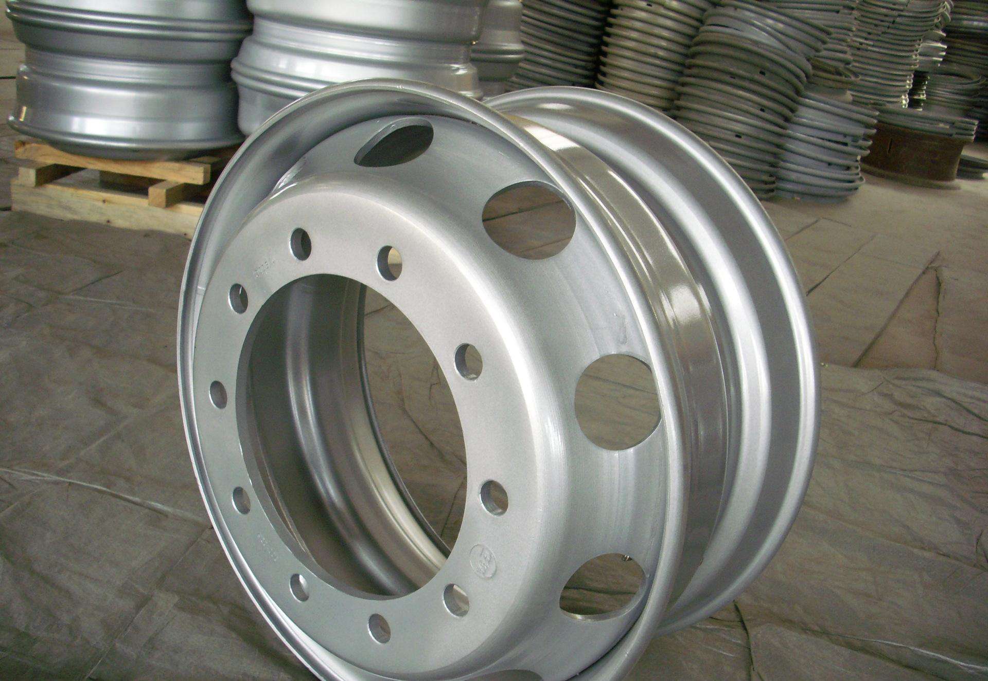 为什么卡车前后轮轮毂凹凸不一样？