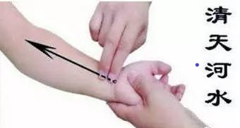 推拿治疗小儿口腔溃疡,揉一个穴位治病