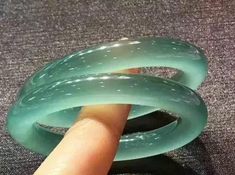 怎么买玉镯才能不会被坑,你的翡翠手镯买亏了吗