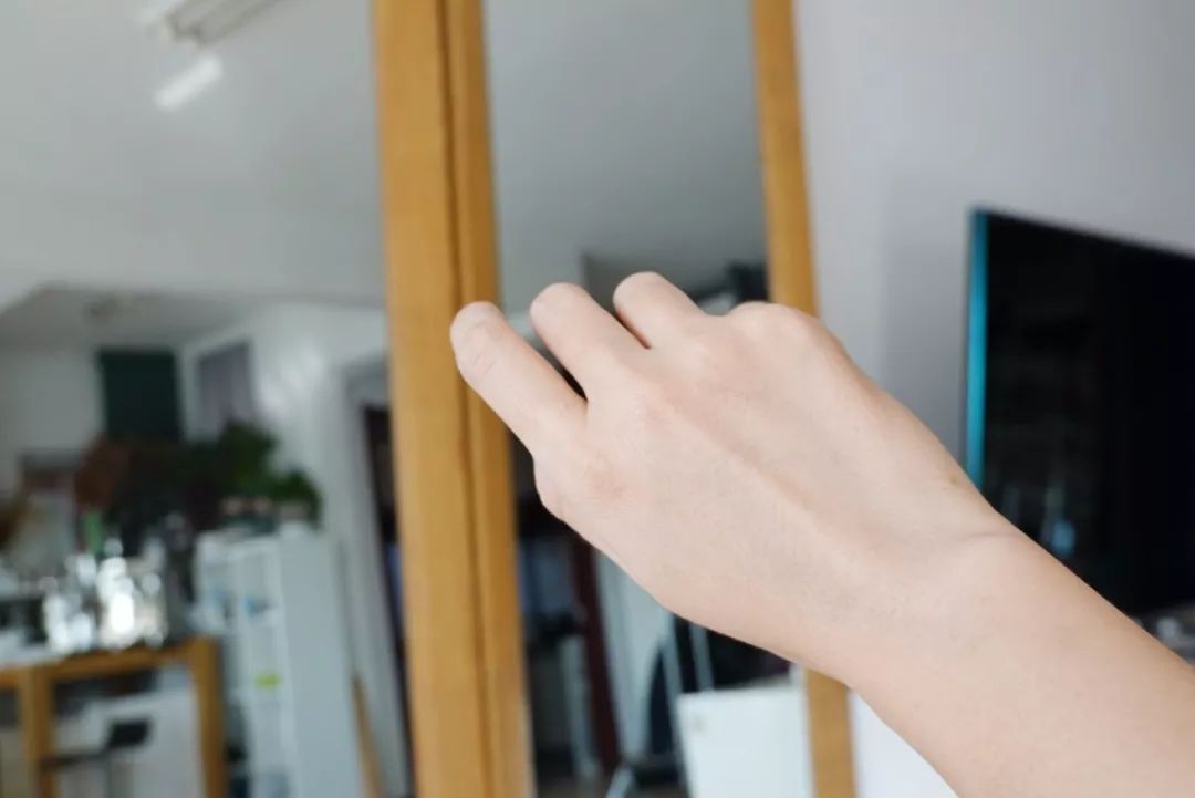 朋友圈精致生活却一地鸡毛,精致朋友圈背后的真实故事