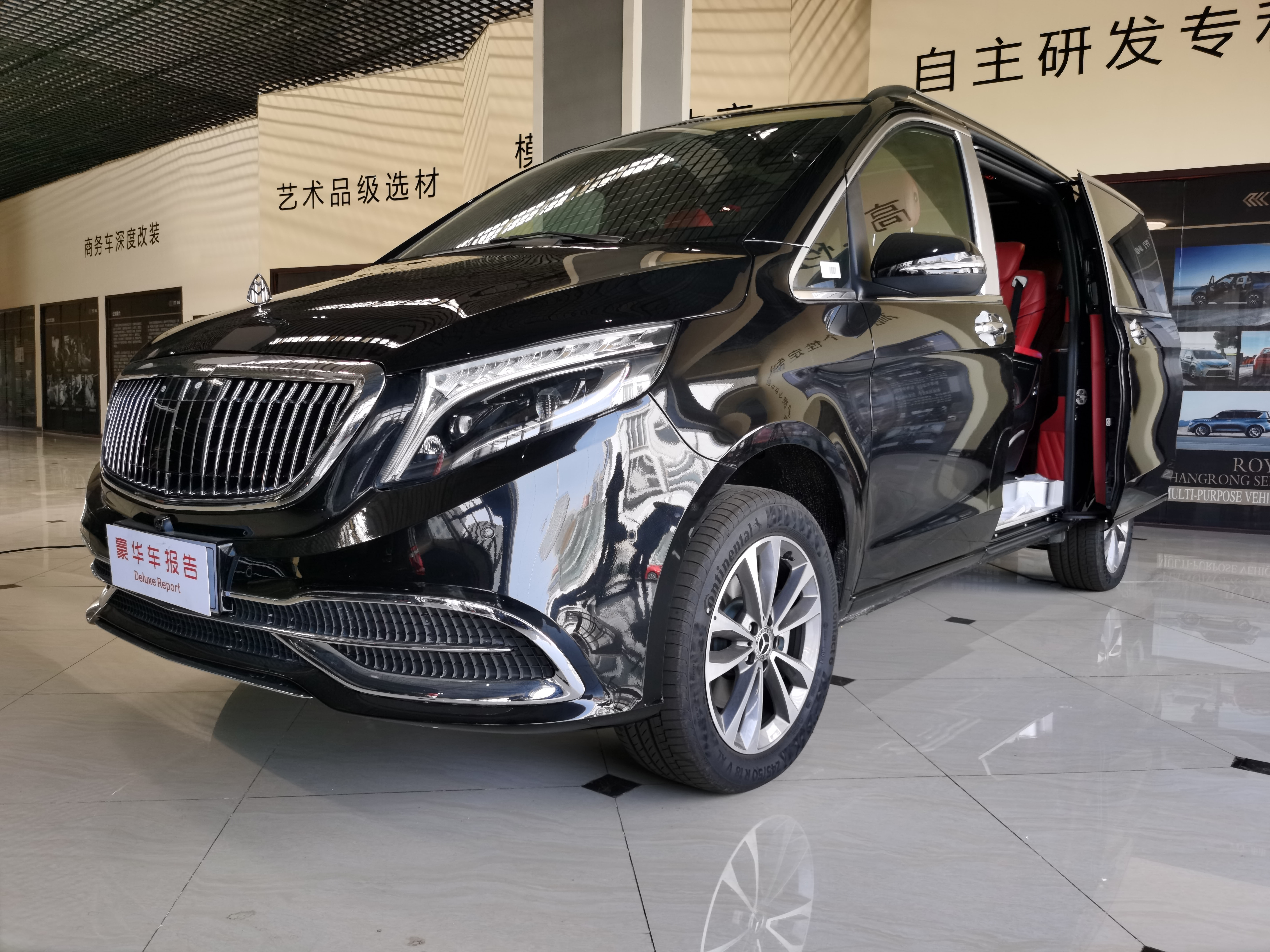 从简约到惊艳，奔驰V级商务车巅峰对决，同样的价格你会选谁？