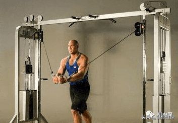 几个动作让你不再烦恼胸肌下沿不够大