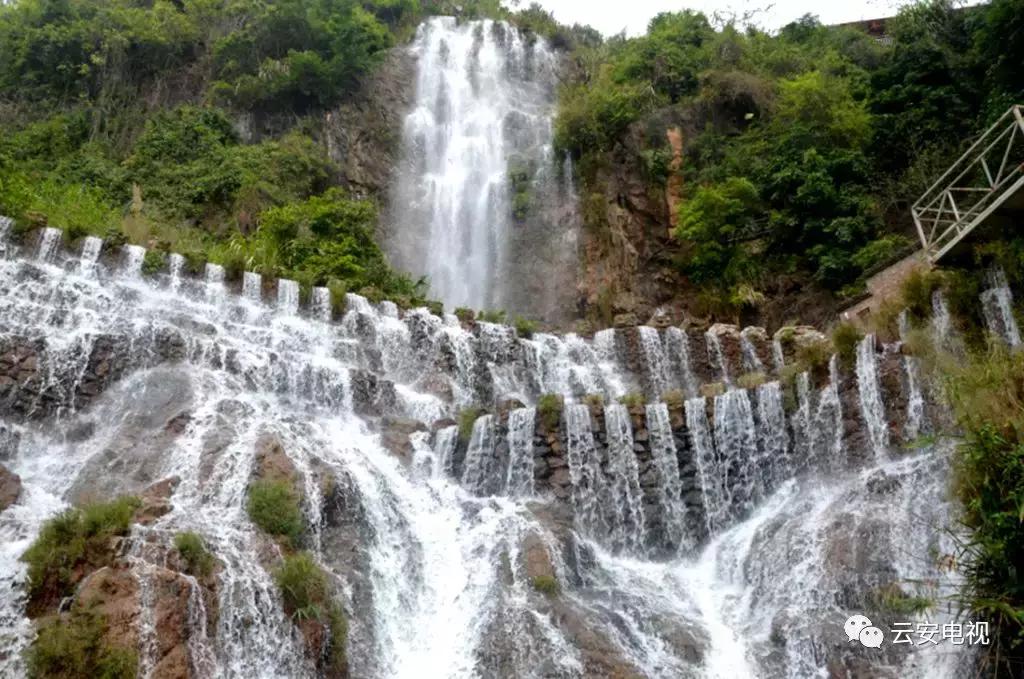 云雾山云遮雾绕，景象万千！重阳节，登高去