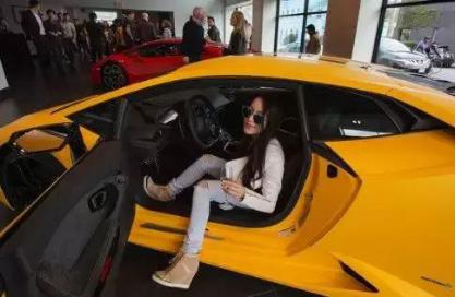 组建超跑俱乐部,留学生为什么那么多买超跑