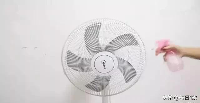 电风扇脏了不用卸下来怎么洗,电风扇脏了可以用水冲洗吗