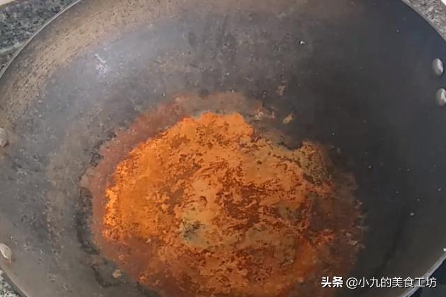 怎么才能让生锈的铁锅焕然一新,大厨教你烫新铁锅保准不易生锈