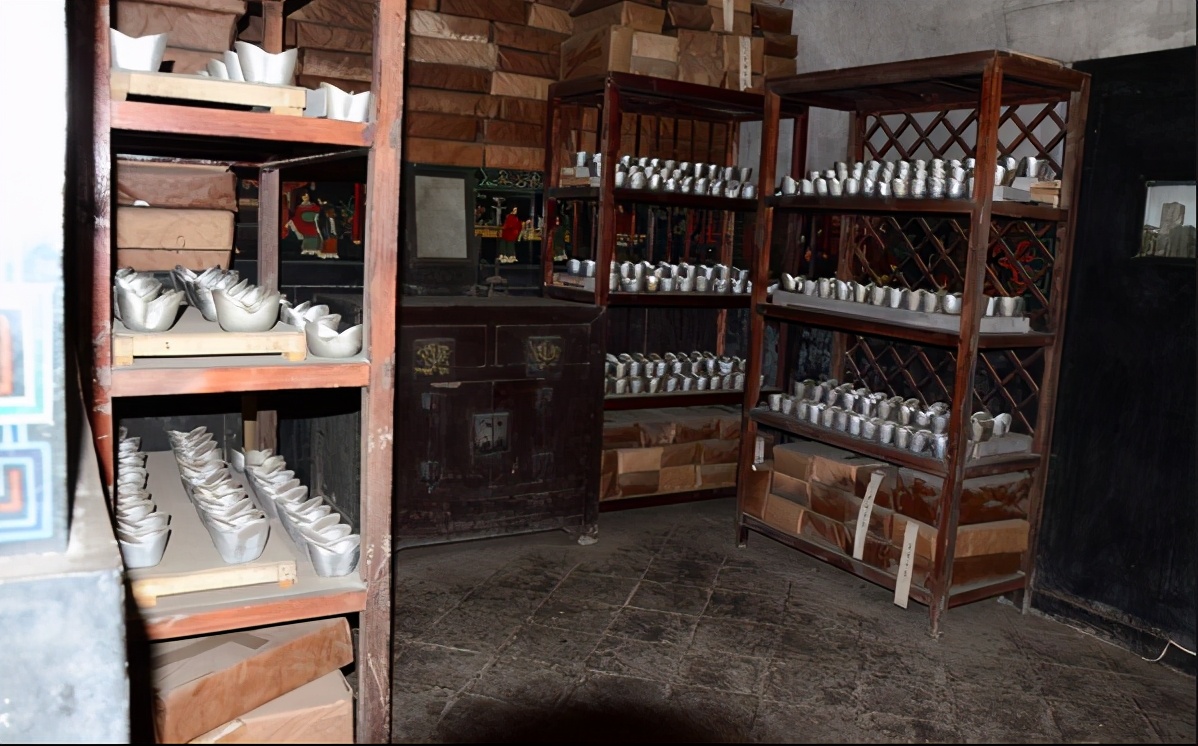 清朝首富和珅现状,沈万三胡雪岩和珅最后下场