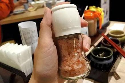 3块钱从中国进口,换个包装3万卖出,游客:还是日本会赚钱