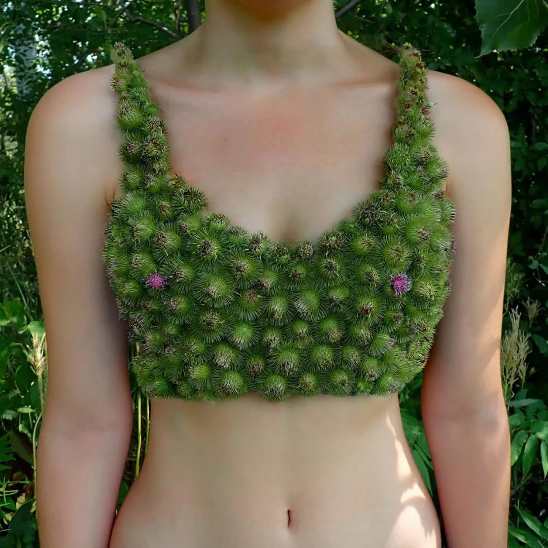 她用菜叶、香蕉做成艺术品,把“人体”艺术玩到极致,圈粉57万