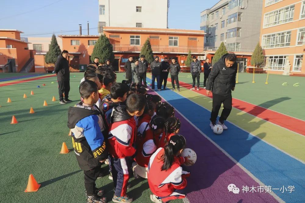 神木第一小学拔河比赛,小学体育优质课简报