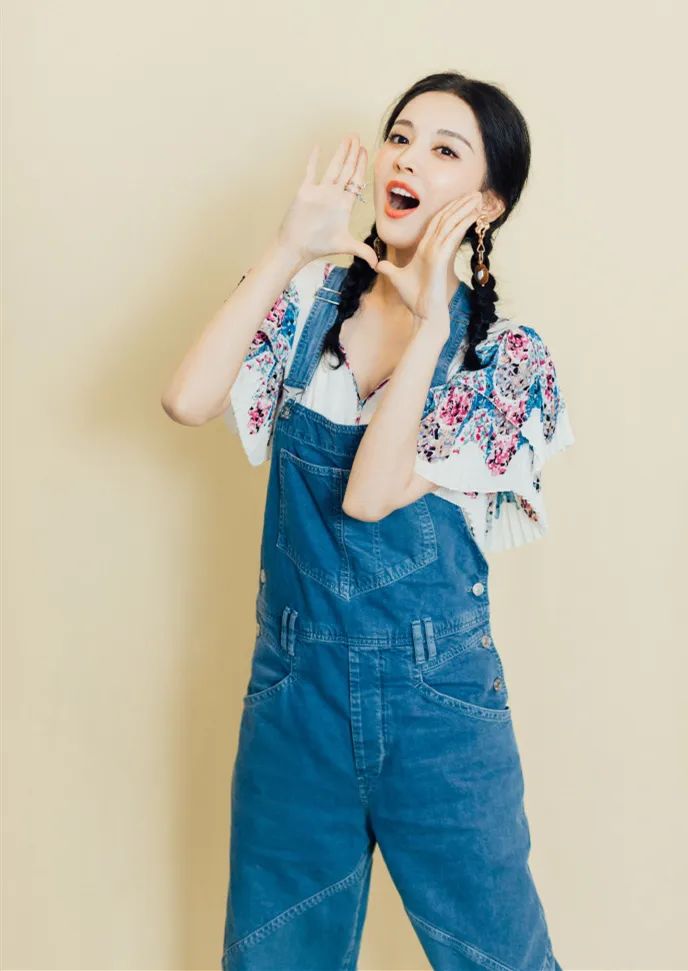 穿背带裤感觉松松垮垮的,穿背带裤显人厚该怎么弄