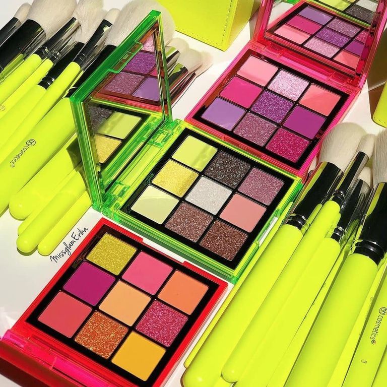 最流行显白的微潮色低调,显白又适合素颜的潮色