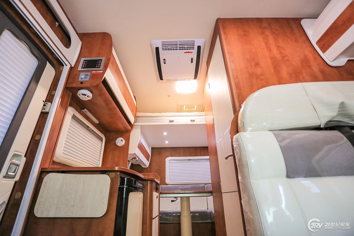 同级别车型谁敢跟它比轻量化！双会客区，实拍亚特plasy631房车