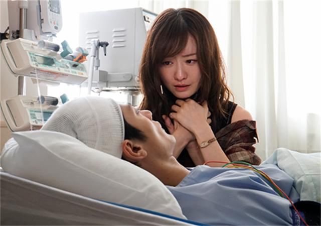 读《变身》：“我”变成了另一个人，这样活着，还不如死去