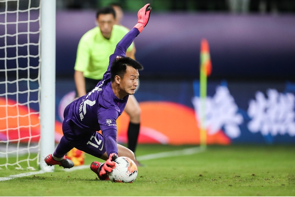 陈威颜骏凌上港,上港门将进球