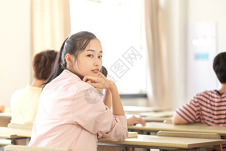 小学上课突然来大姨妈怎么办,女生上课时第一次来大姨妈