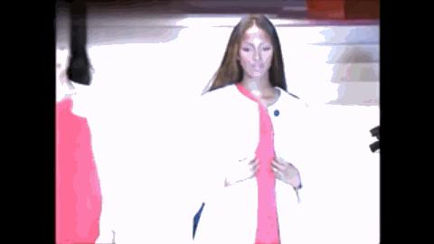 她是天神Naomi心中的bestwalker，身材比例完美被赞“小腰精”