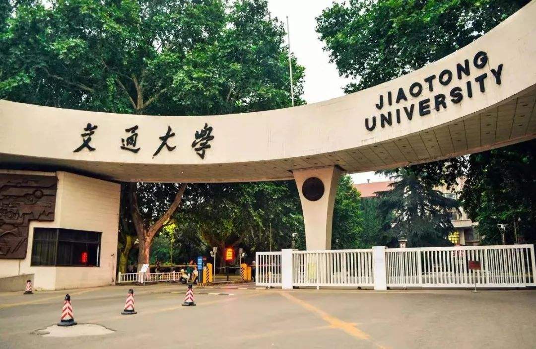 连当了7年陕西首富，居然是个大学老师？临走还赚了22亿