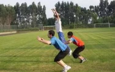 立定跳远腾空动作练习方法,立定跳远蹬摆结合如何练习