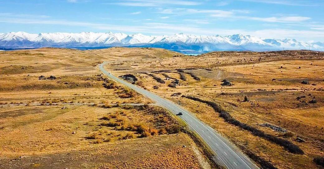 旅游回国入境要经历哪几关,第一次出国旅游需要注意什么