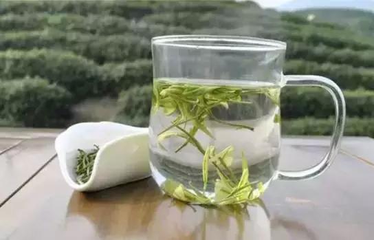 买茶看茶型,卖茶的嫌茶贵