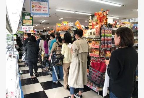 国外疫情为什么抢购卫生纸,为什么疫情下国外人抢购卫生纸