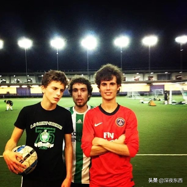 他差点成为杰克船长的女婿，95后天才演员的恋爱为何如此甜蜜？