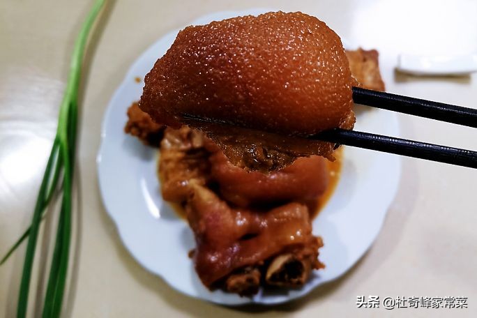 年夜饭猪蹄汤寓意,年夜饭必备家常菜猪蹄寓意