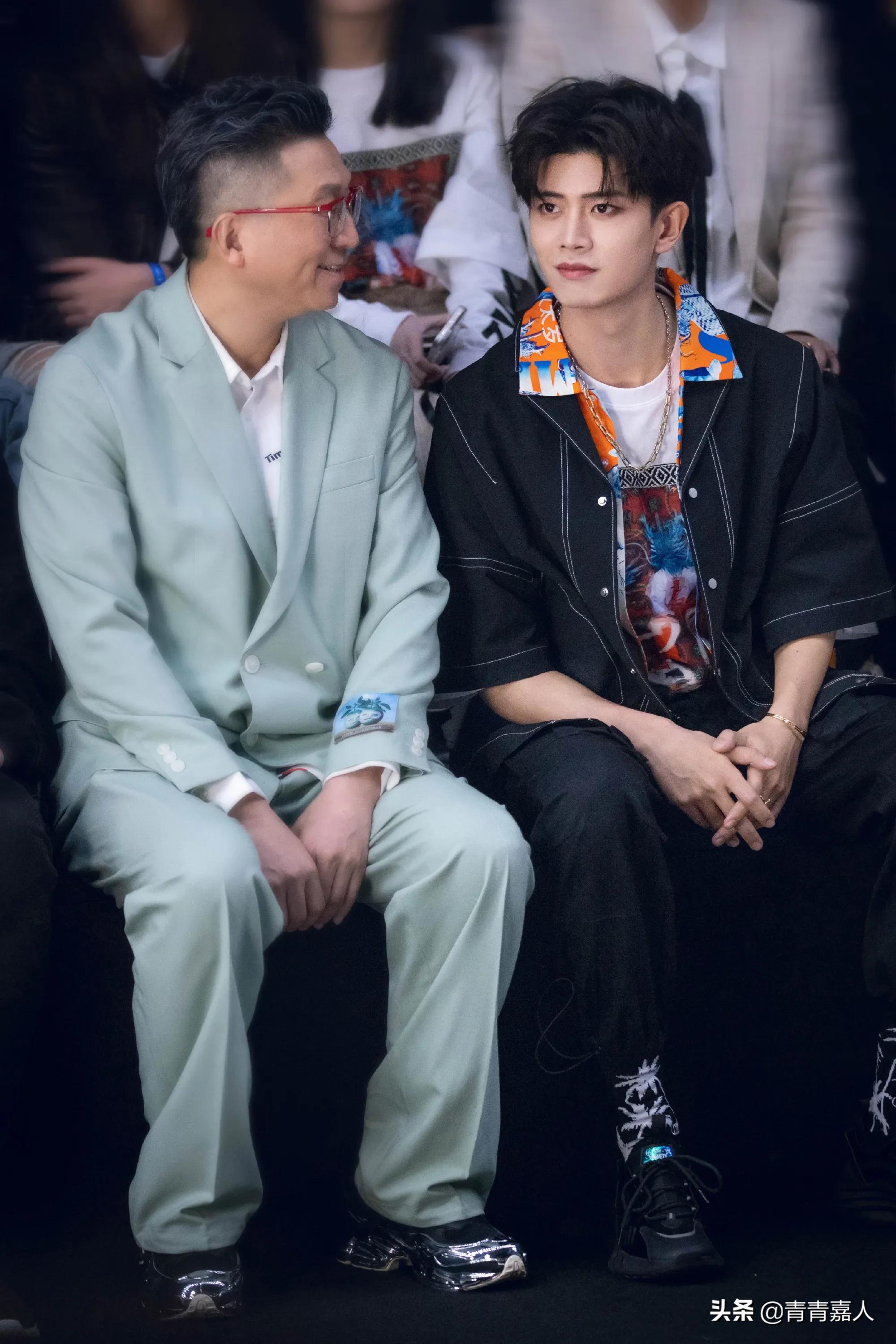 任嘉伦直播穿的同款卫衣,任嘉伦惊艳时装