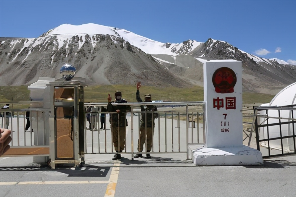 昆仑山飘下来的雪歌曲,昆仑山的白雪莲