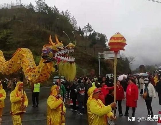 梅干岭看民俗表演有感（七绝）