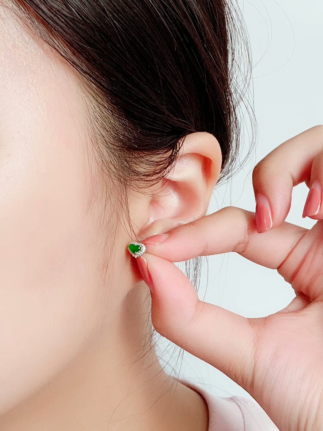 珠宝衣服怎么搭配显档次 (衣服颜色与珠宝搭配技巧)